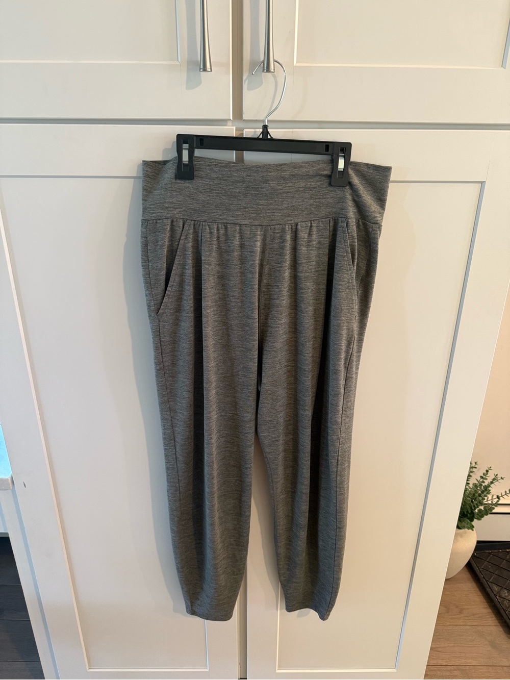 Vuori Lux at ease medium yoga harem High-Waist workout pants
